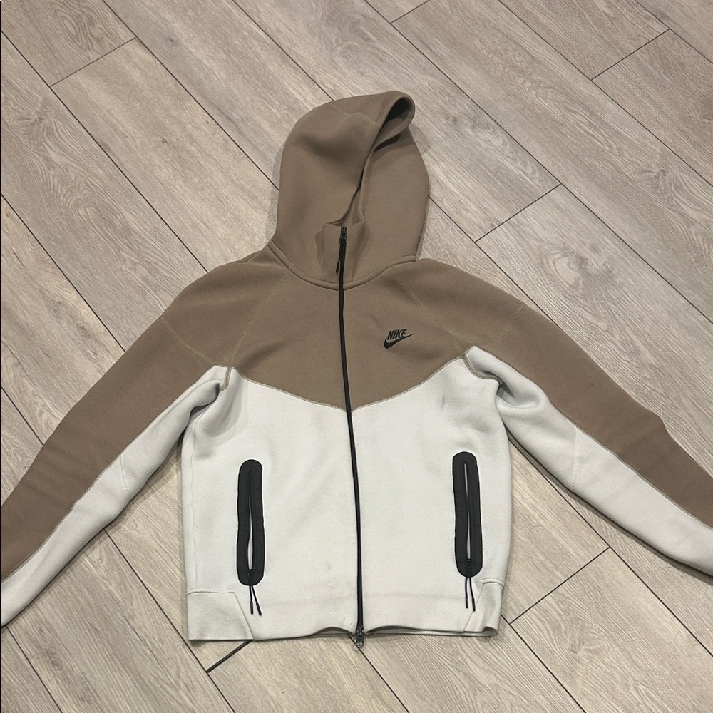 Nike Two-Tone Tan and White Hoodie
